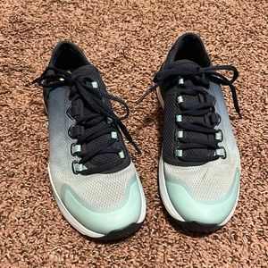 Like new women’s 6.5 under armour shoes